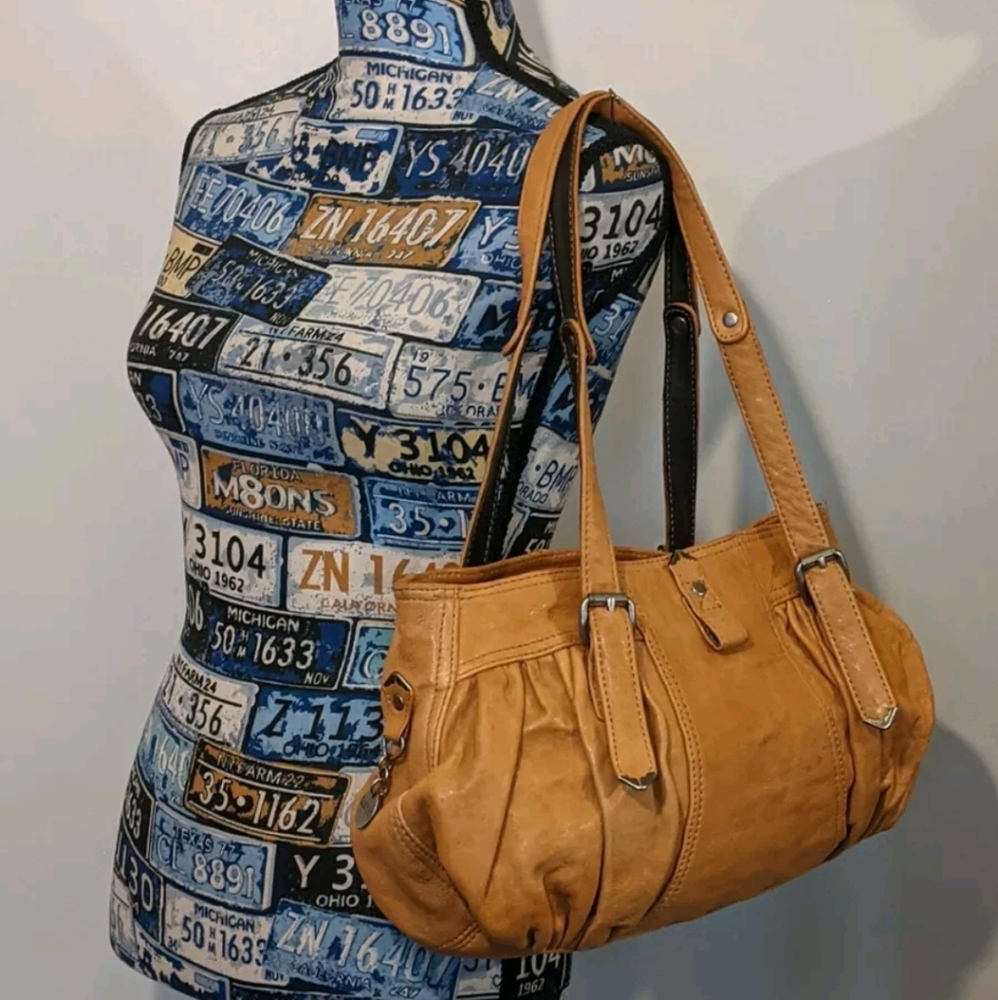 GUSTTO CAMEL TAN BUTTA SOFT DISTRESSED LEATHER SATCHEL BAG